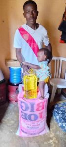 Bouya mit seiner kleinen Nichte